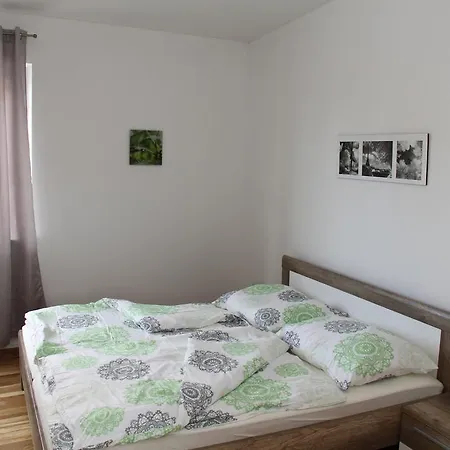 Bed & Breakfast Cafe Galerie 3*