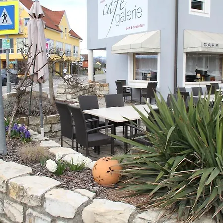 Cafe Galerie Bed & Breakfast 3*