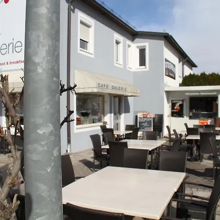 Bed & Breakfast Cafe Galerie 3*